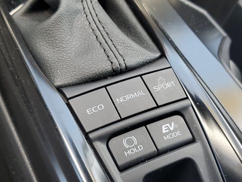 Used 2026 Toyota Camry LE w/ Convenience Package FWD image 31