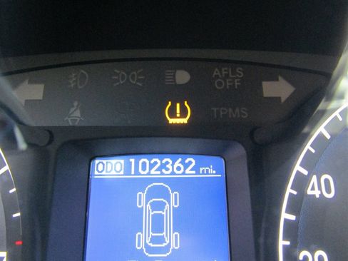 Used 2010 Hyundai Genesis 4.6 image 10