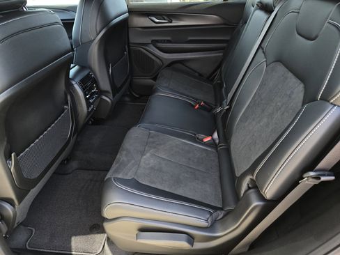 New 2025 Jeep Grand Cherokee L Altitude image 16