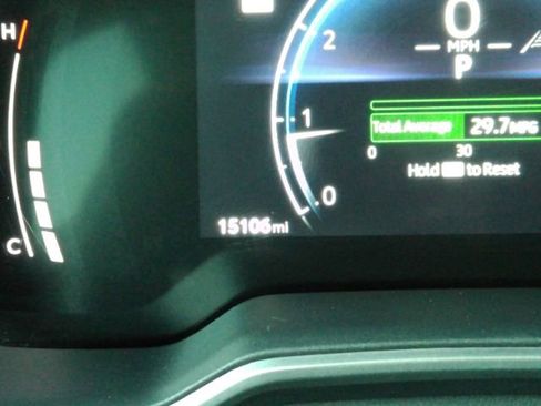 Used 2025 Toyota Corolla Cross XLE image 38