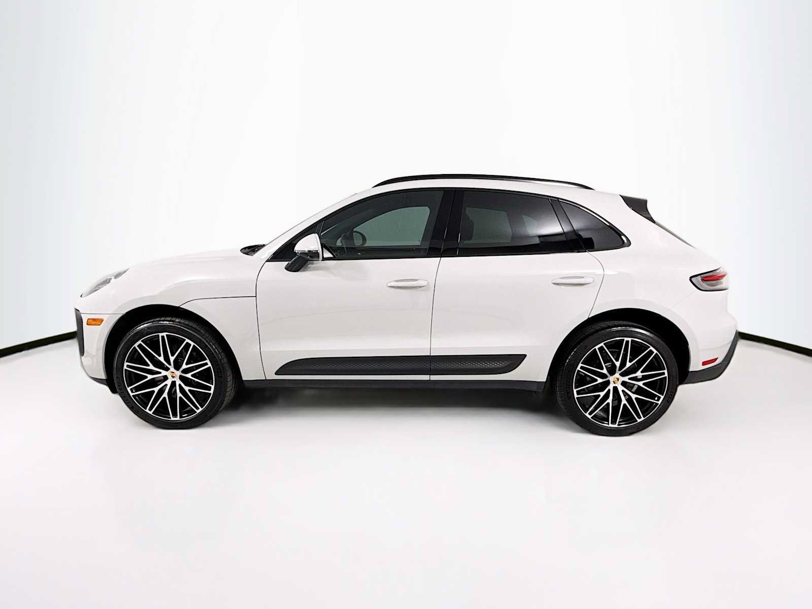 Certified 2026 Porsche Macan AWD/4WD image 2