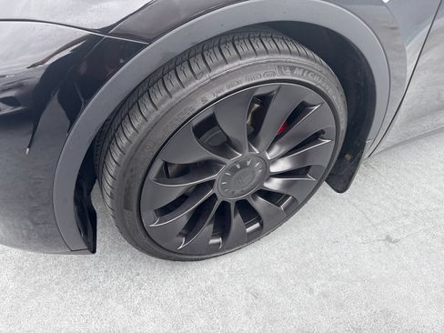 Used 2023 Tesla Model Y Performance AWD/4WD image 3