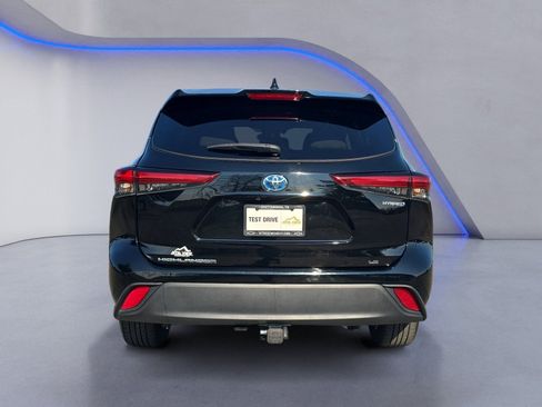 Used 2021 Toyota Highlander LE image 9