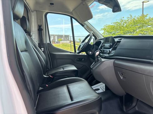 Used 2022 Ford Transit 350 DRW RWD image 7