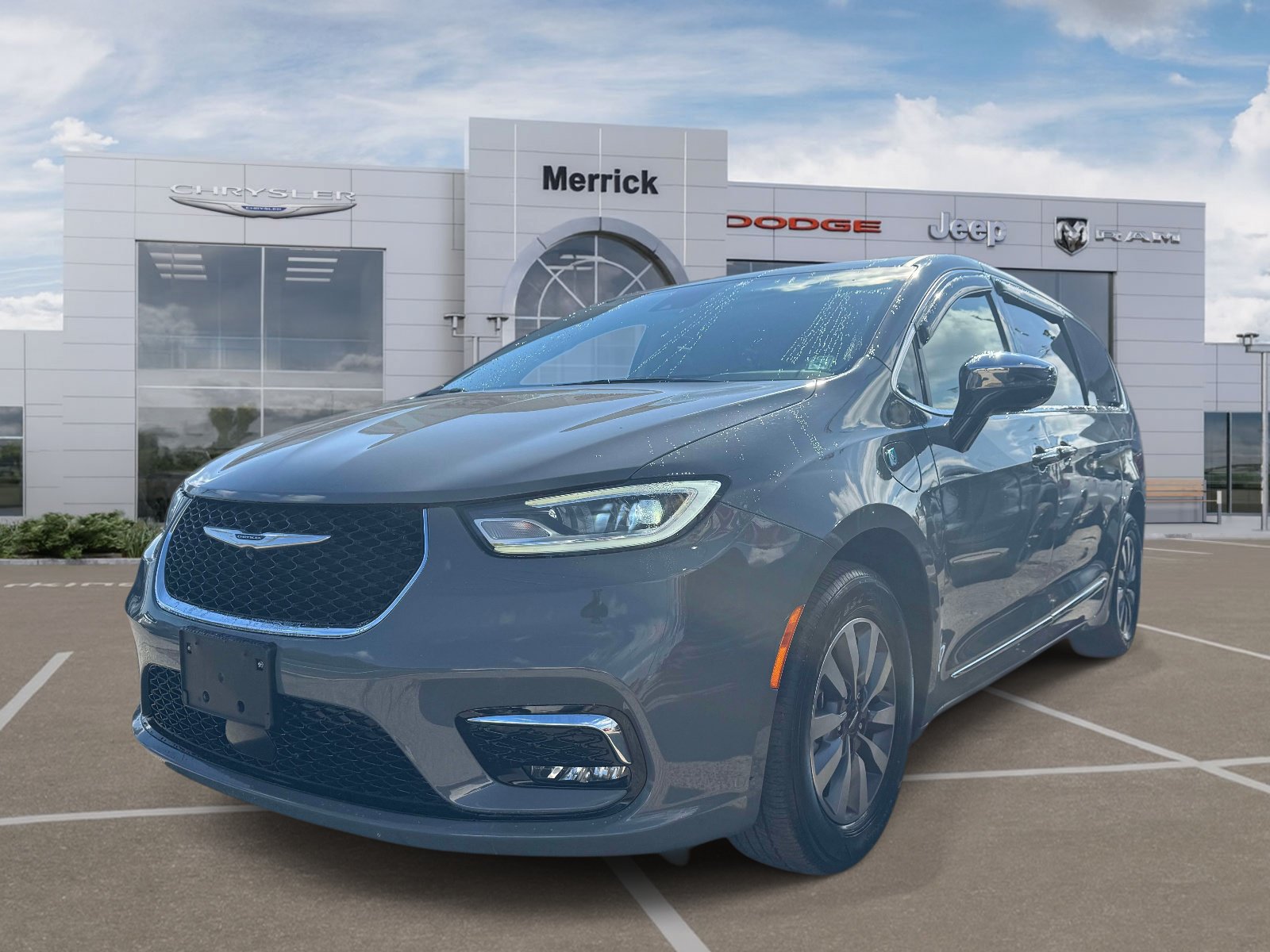 Used 2023 Chrysler Pacifica Limited FWD image 4