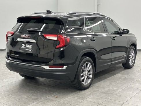 Used 2023 GMC Terrain SLT image 2