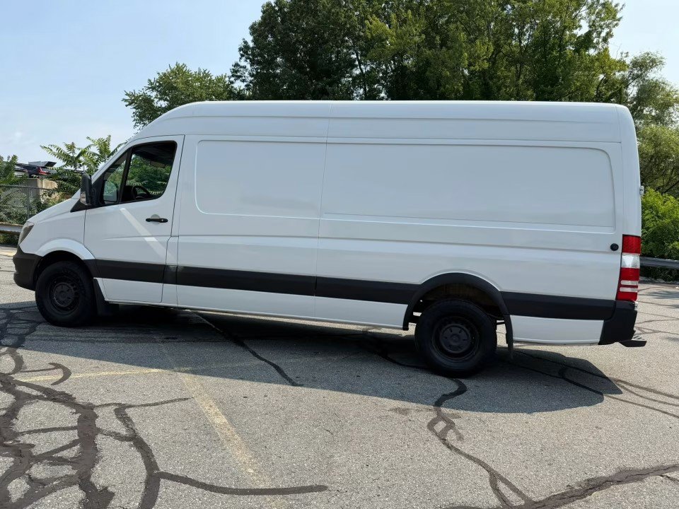 Used 2017 Freightliner Sprinter 2500 RWD image 10