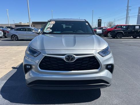 Used 2024 Toyota Highlander LE image 23