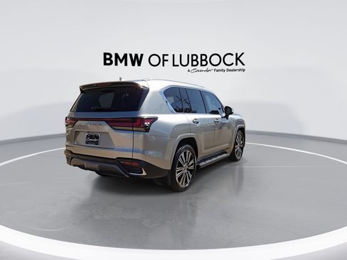 Used 2024 Lexus LX 600 4WD w/ Luxury Package image 8