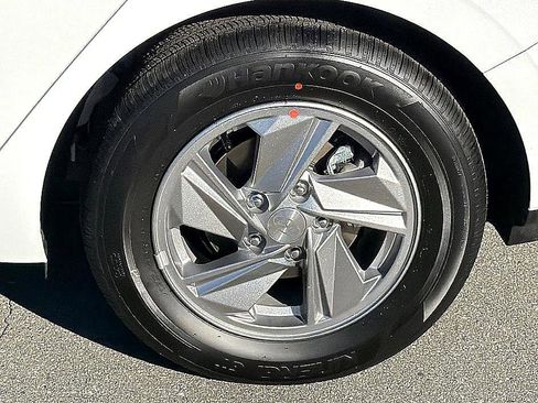 New 2026 Hyundai Elantra SE image 4