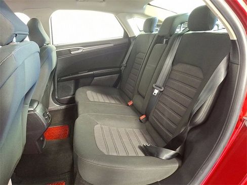 Used 2020 Ford Fusion SE image 14