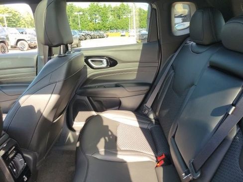 Used 2024 Jeep Compass Latitude w/ Sun and Sound Group AWD/4WD image 22