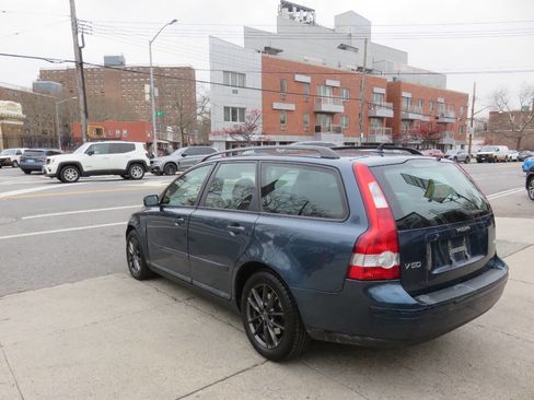 Used 2005 Volvo V50 2.4i image 5