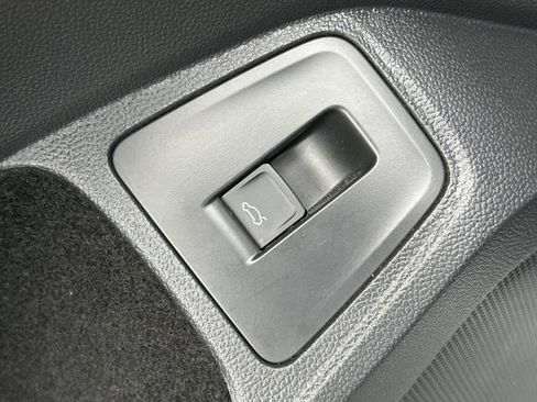 Used 2022 Volkswagen Tiguan SE R-Line FWD image 14