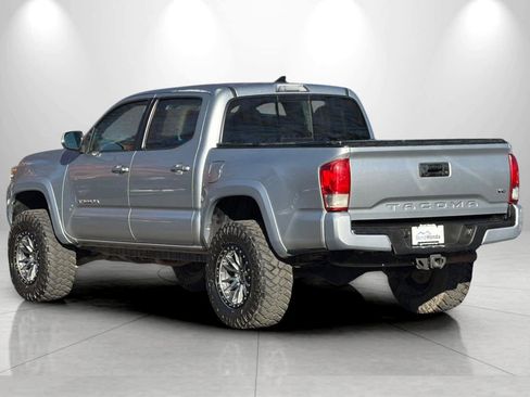 Used 2017 Toyota Tacoma TRD Sport w/ Tow Package (A/T) AWD/4WD image 6