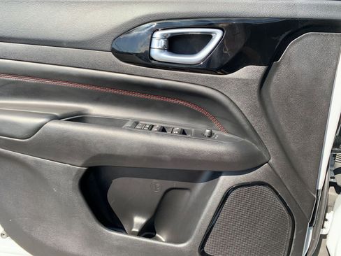 Used 2025 Jeep Compass Trailhawk image 20