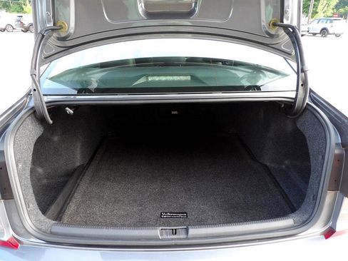 Used 2017 Volkswagen Passat 1.8T SEL Premium image 31