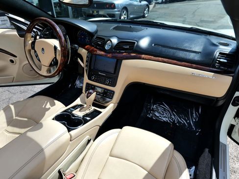 Used 2015 Maserati GranTurismo Convertible image 32