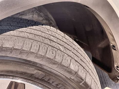 Used 2020 Toyota Highlander XLE image 23