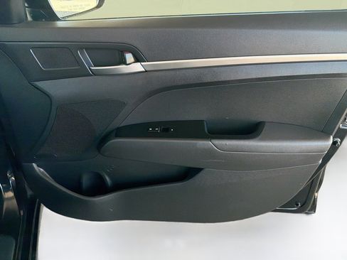 Used 2019 Hyundai Elantra SE w/ Cargo Package FWD image 29