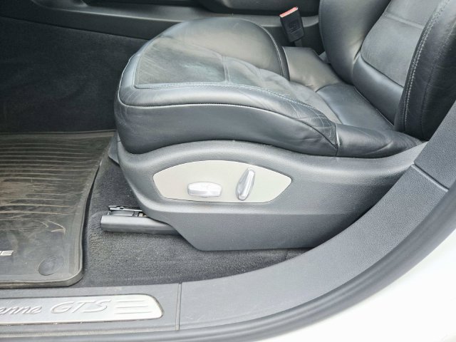 Used 2014 Porsche Cayenne GTS AWD/4WD image 32