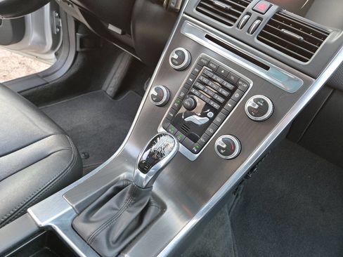 Used 2015 Volvo XC60 T5 Premier image 37