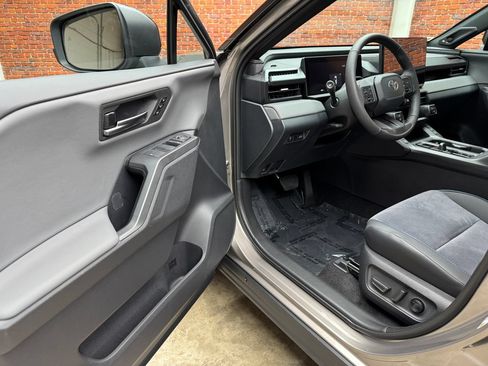 Used 2026 Toyota RAV4 XSE w/ Panoramic Sun Roof Package AWD/4WD image 10
