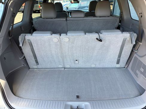 Used 2017 Toyota Highlander XLE AWD/4WD image 16