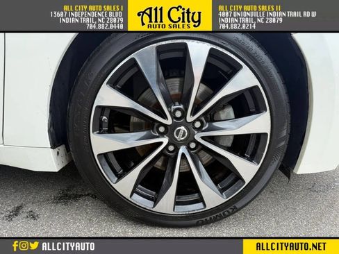 Used 2016 Nissan Maxima SR w/ Interior Lighting Package FWD image 13