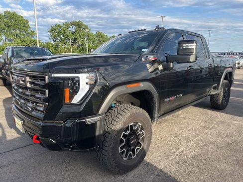 Used 2025 GMC Sierra 2500 AT4X AWD/4WD image 2