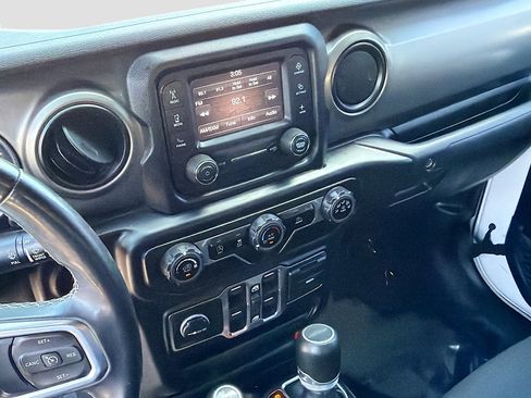 Used 2020 Jeep Gladiator Sport w/ Quick Order Package 24S AWD/4WD image 27