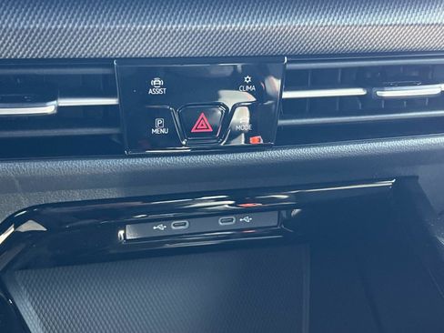 New 2026 Volkswagen GTI SE FWD image 17