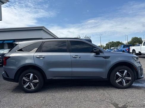 Used 2022 Kia Sorento S w/ Panoramic Sunroof Package FWD image 4