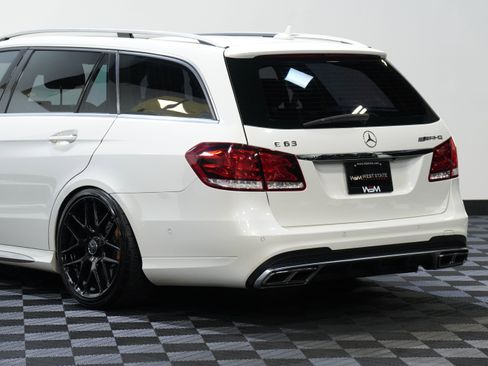 Used 2014 Mercedes-Benz E 63 AMG S-Model w/ Driver Assistance Package image 16