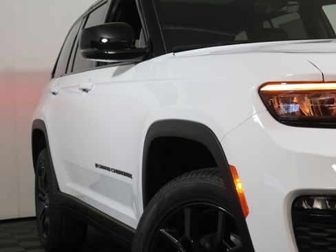 New 2025 Jeep Grand Cherokee Limited image 3
