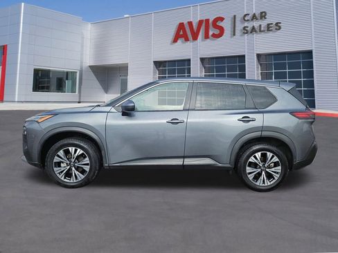 Used 2023 Nissan Rogue SV image 2