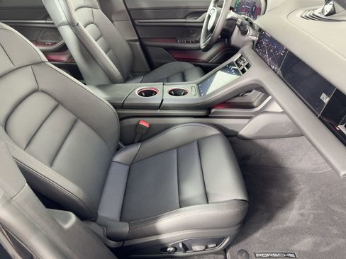 Used 2025 Porsche Taycan image 30