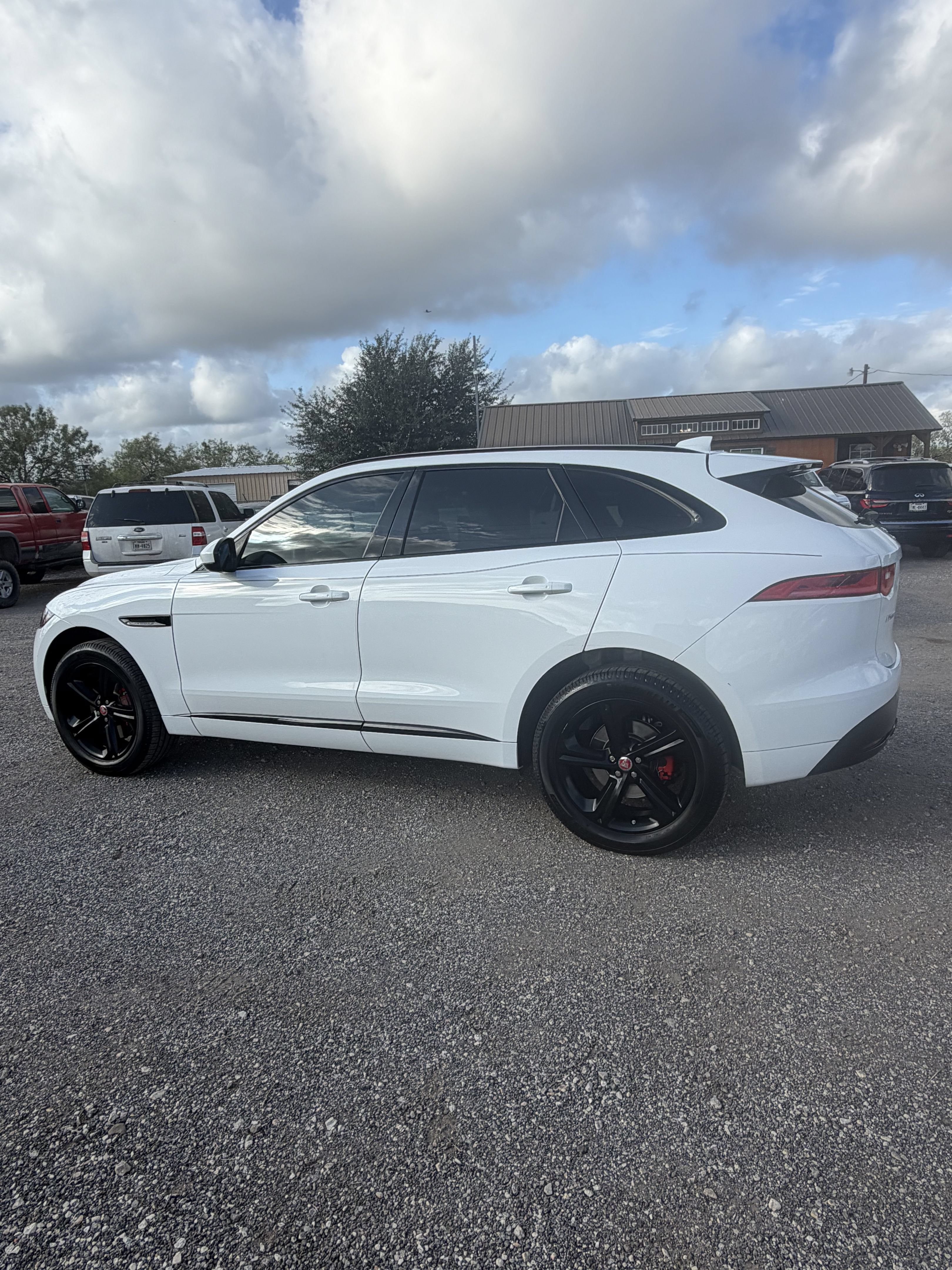 Used 2017 Jaguar F-PACE S AWD/4WD image 4
