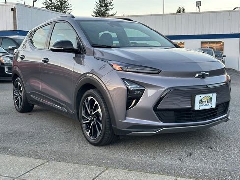 Used 2023 Chevrolet Bolt EUV Premier w/ Sun & Sound Package image 4