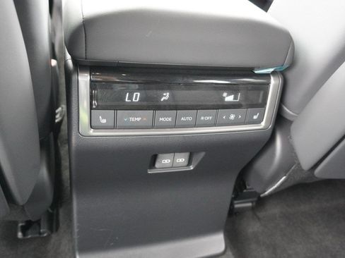 Used 2024 Lexus GX 550 w/ Cold Area Package AWD/4WD image 34