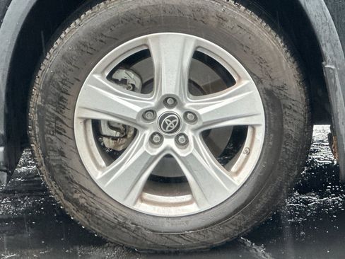 Used 2021 Toyota Highlander LE image 45