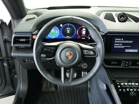 Certified 2025 Porsche Macan 4S Electric AWD/4WD image 13