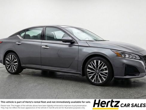 Used 2025 Nissan Altima 2.5 SV FWD image 1