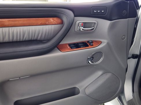 Used 2006 Lexus LX 470 4WD image 17