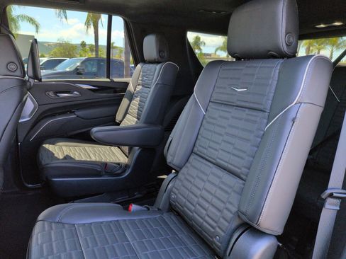 Used 2023 Cadillac Escalade V w/ LPO, ONYX Package image 32