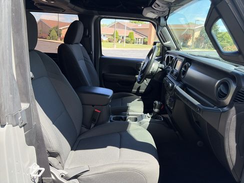 Used 2020 Jeep Wrangler Sport AWD/4WD image 25