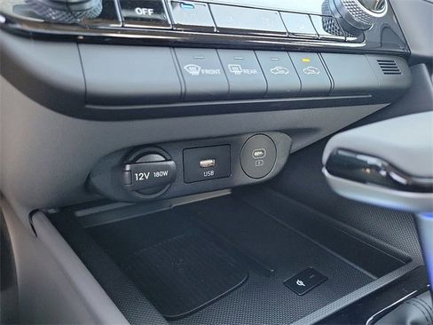 New 2025 Hyundai Elantra Sport image 12