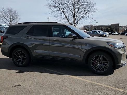 New 2026 Ford Explorer ST w/ Sun And Sound Package image 7