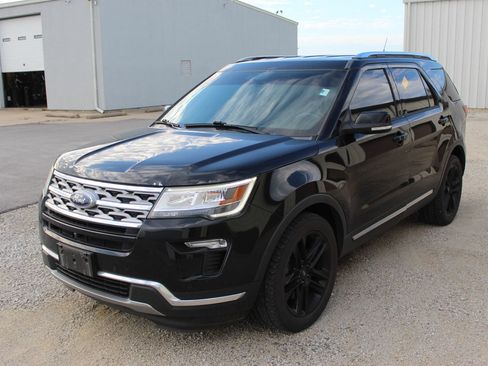 Used 2019 Ford Explorer Limited FWD image 2