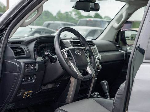 Used 2022 Toyota 4Runner SR5 Premium w/ Moonroof Package AWD/4WD image 21